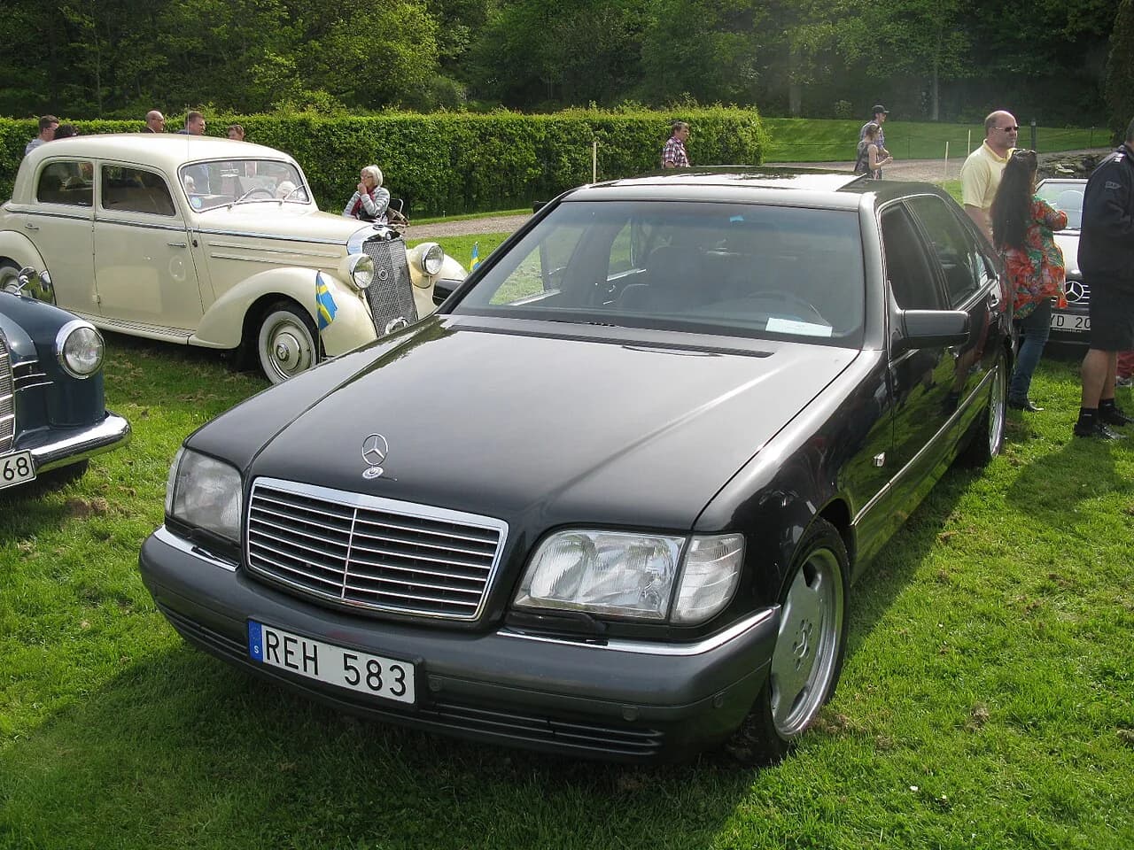 Dark Mercedes-Benz S 600 W140 photographed from the front three-quarter
